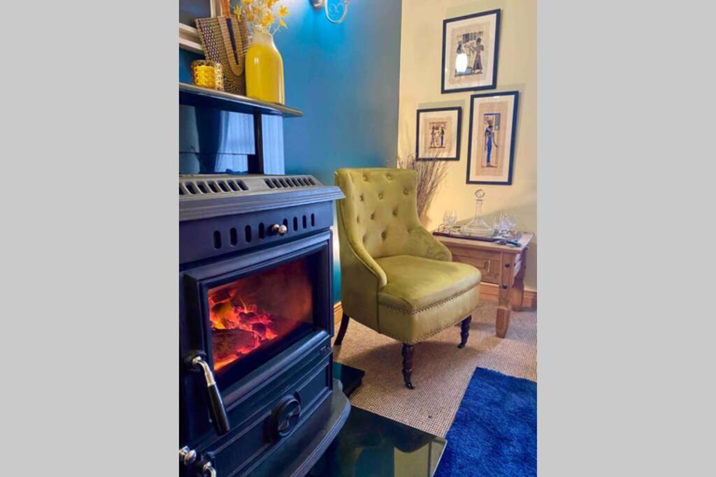 3 Bedroom House Located In Centre Of Carndonagh Exterior photo