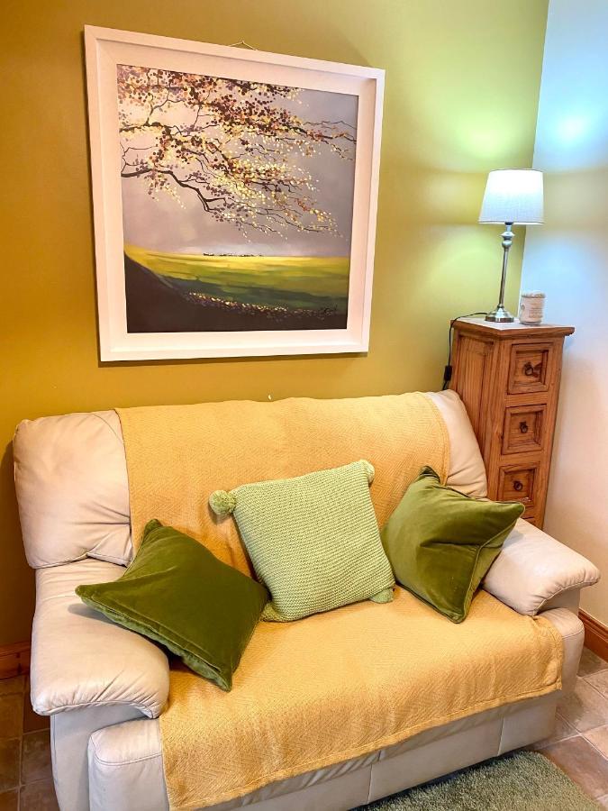 3 Bedroom House Located In Centre Of Carndonagh Exterior photo