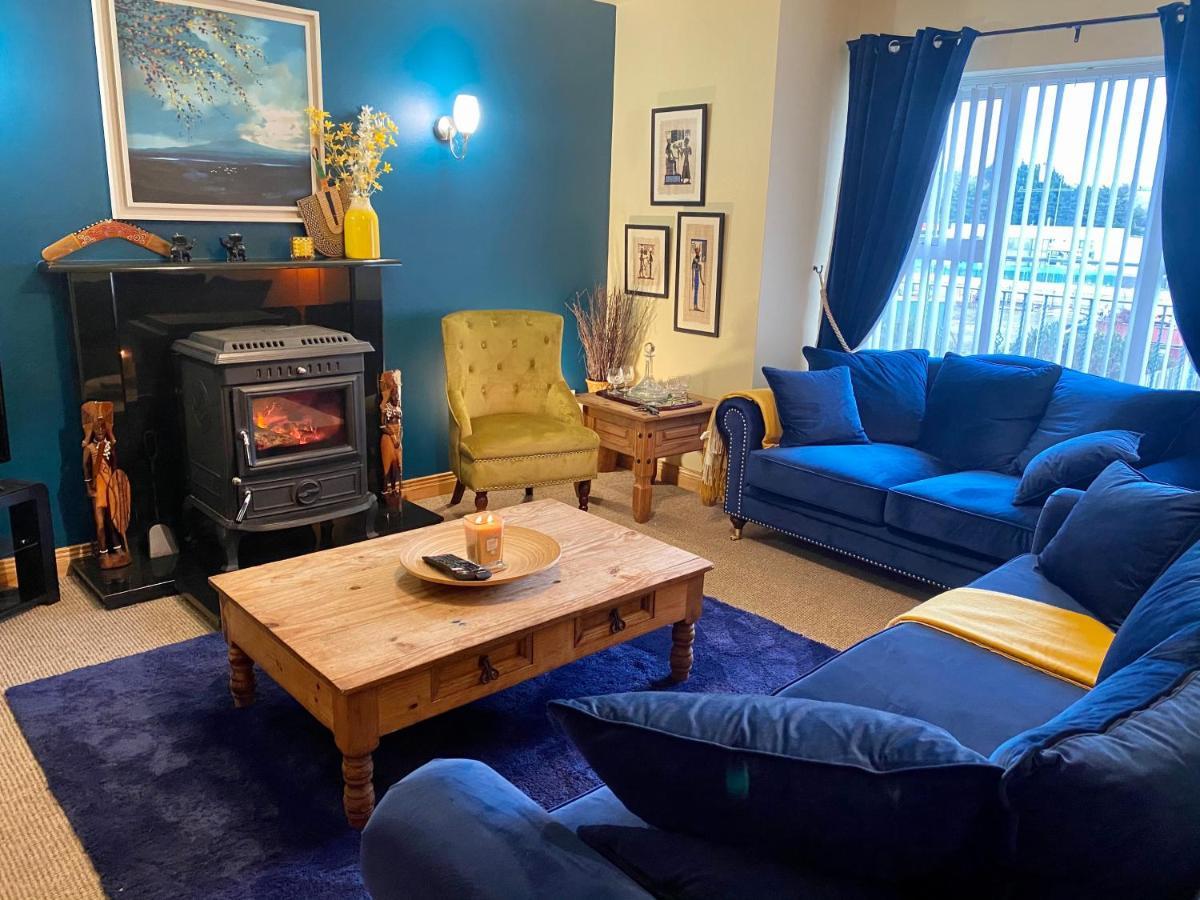 3 Bedroom House Located In Centre Of Carndonagh Exterior photo